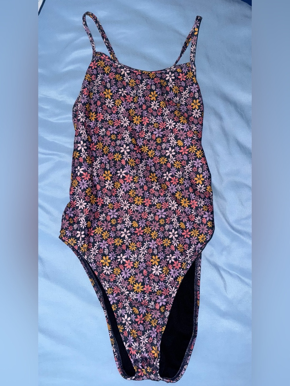 Jolyn discontinued print tie back training suit. Size 30 fits like a small